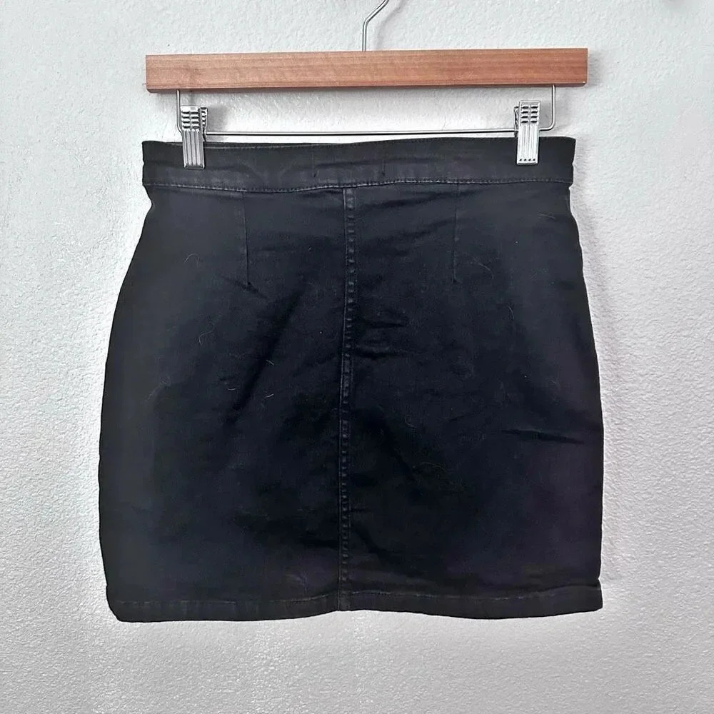 WE THE FREE PEOPLE | Black Denim Stretch Mini Skirt Snap Front Wrap | Size 4 - Picture 2 of 6